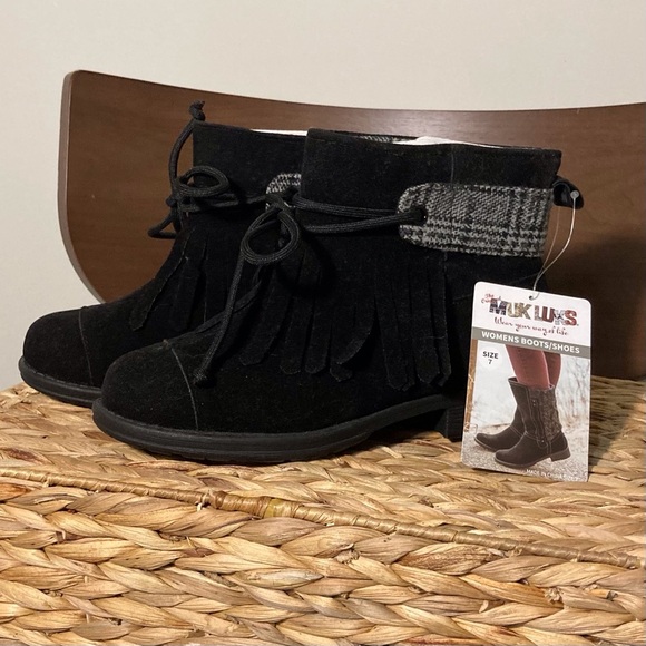 NWT Women's Muk Luks Booties | Size 7 | Black Faux Suede | Winter & Fall Boots - Picture 2 of 12